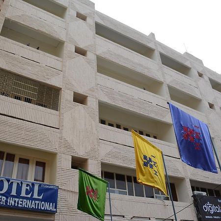 Hotel Mansarover International Haridwār Extérieur photo